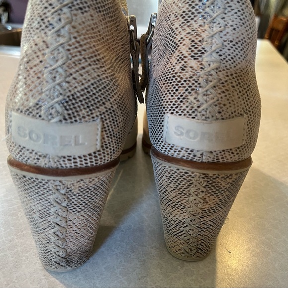 Sorel Nadia Booties. Crème with snakeskin ankle accent - Picture 2 of 6